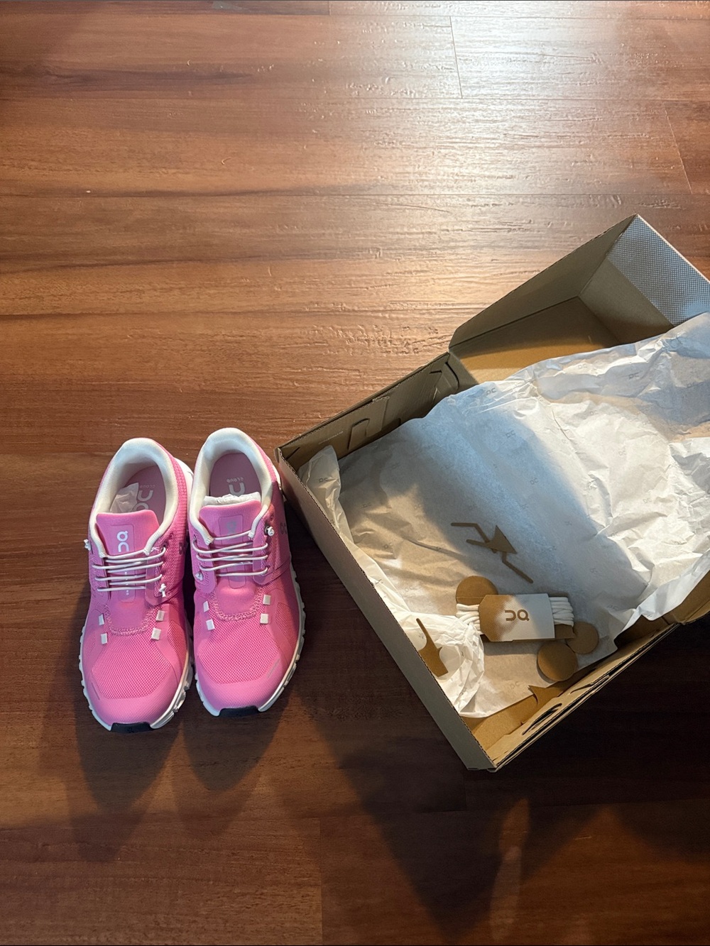 On Clouds Women’s Pink Running Sneakers Size 8
